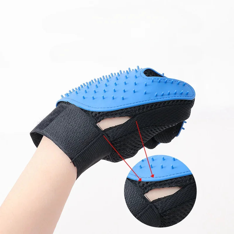 Pet Grooming Glove – Gentle Shedding & Bathing Brush for Cats & Dogs